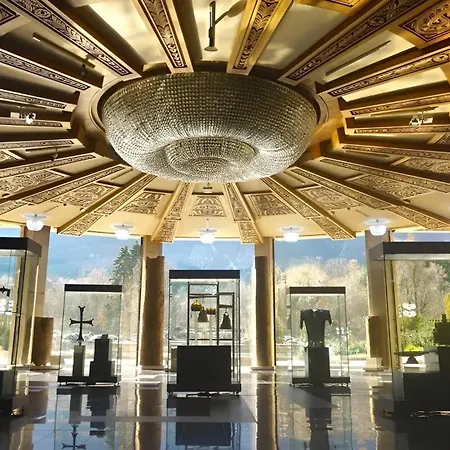 Cinematique - Designer 1bd On Solunska Апартамент